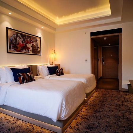 Ishaan Sarovar Portico Диогар Екстериор снимка