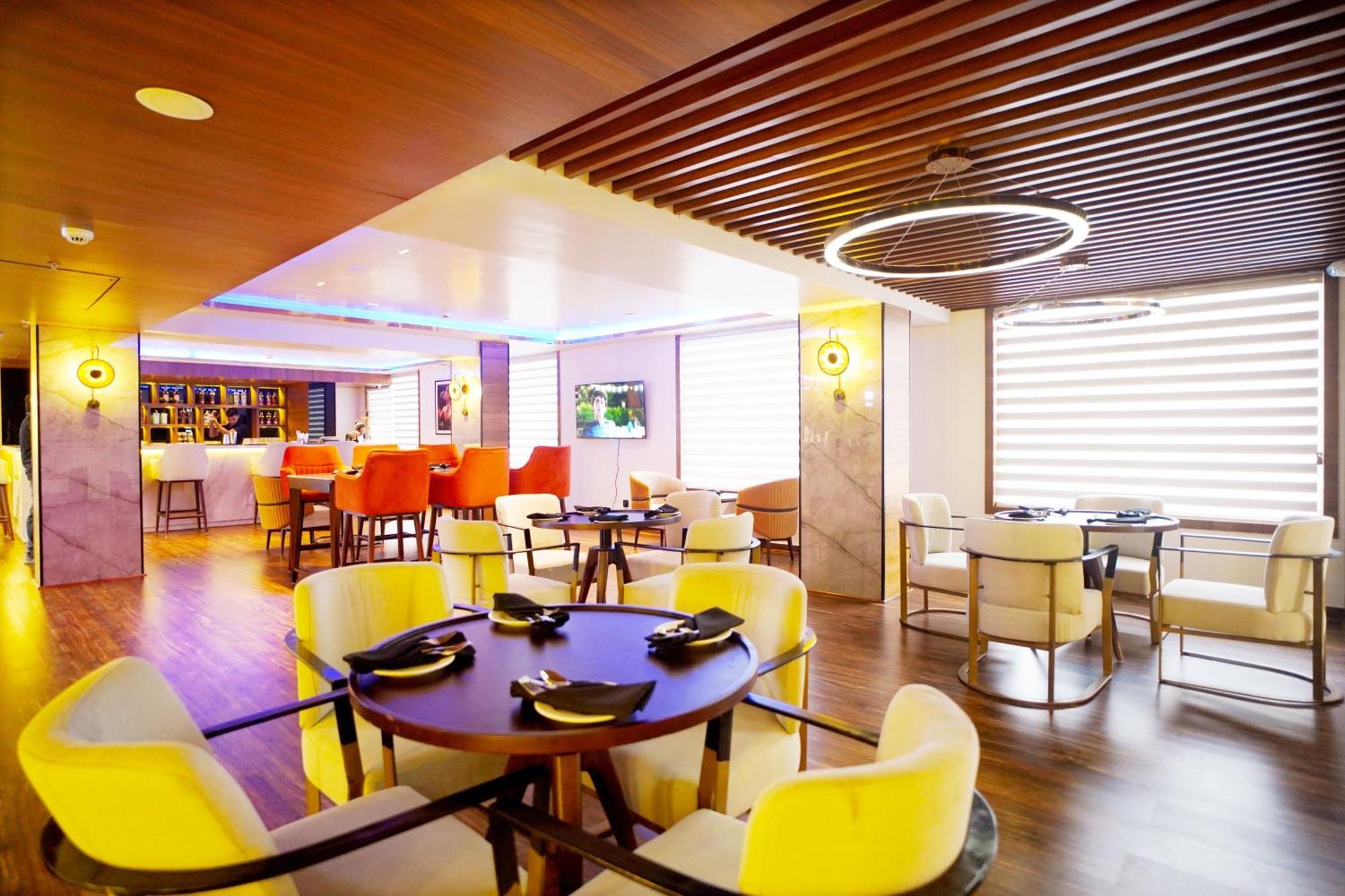 Ishaan Sarovar Portico Диогар Екстериор снимка