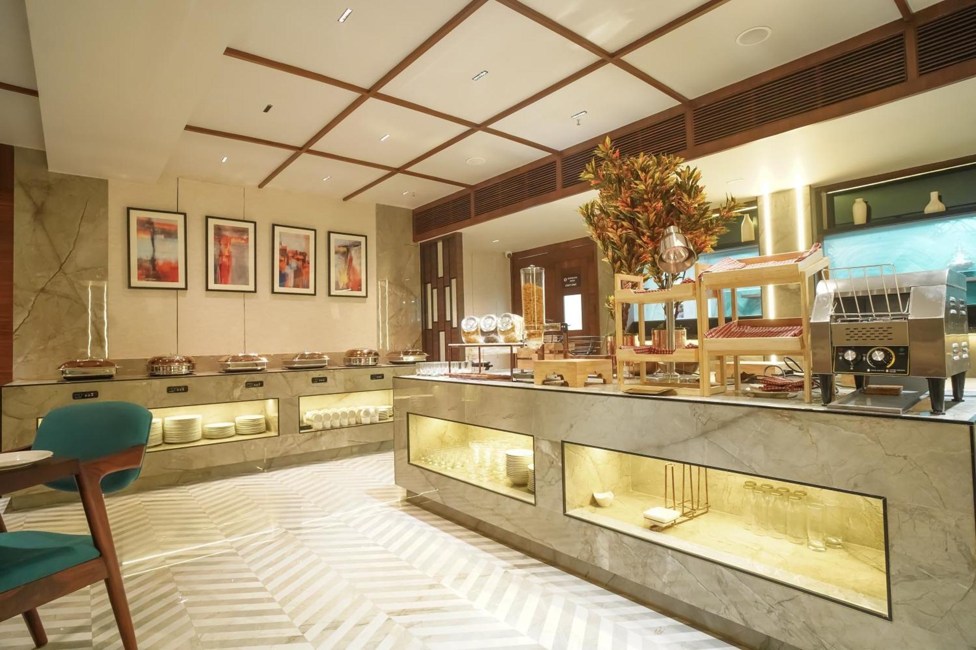 Ishaan Sarovar Portico Диогар Екстериор снимка