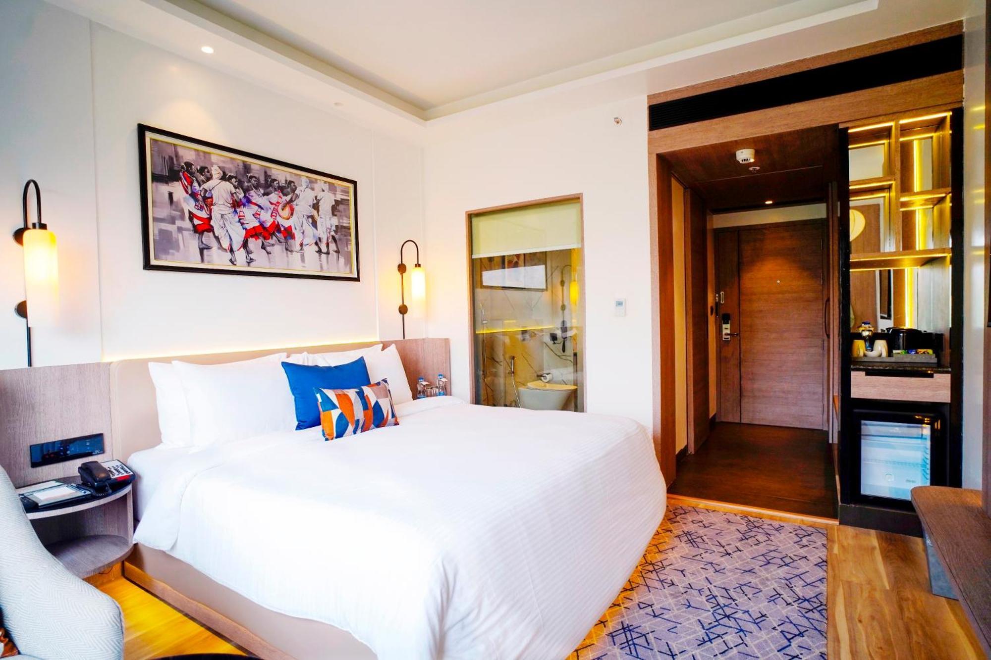 Ishaan Sarovar Portico Диогар Екстериор снимка