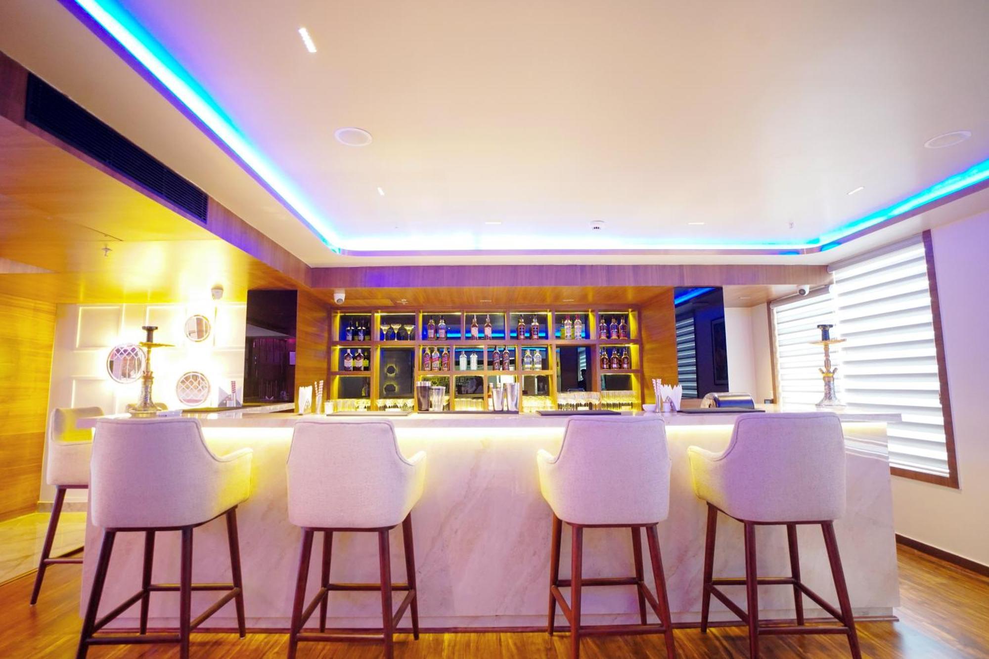 Ishaan Sarovar Portico Диогар Екстериор снимка