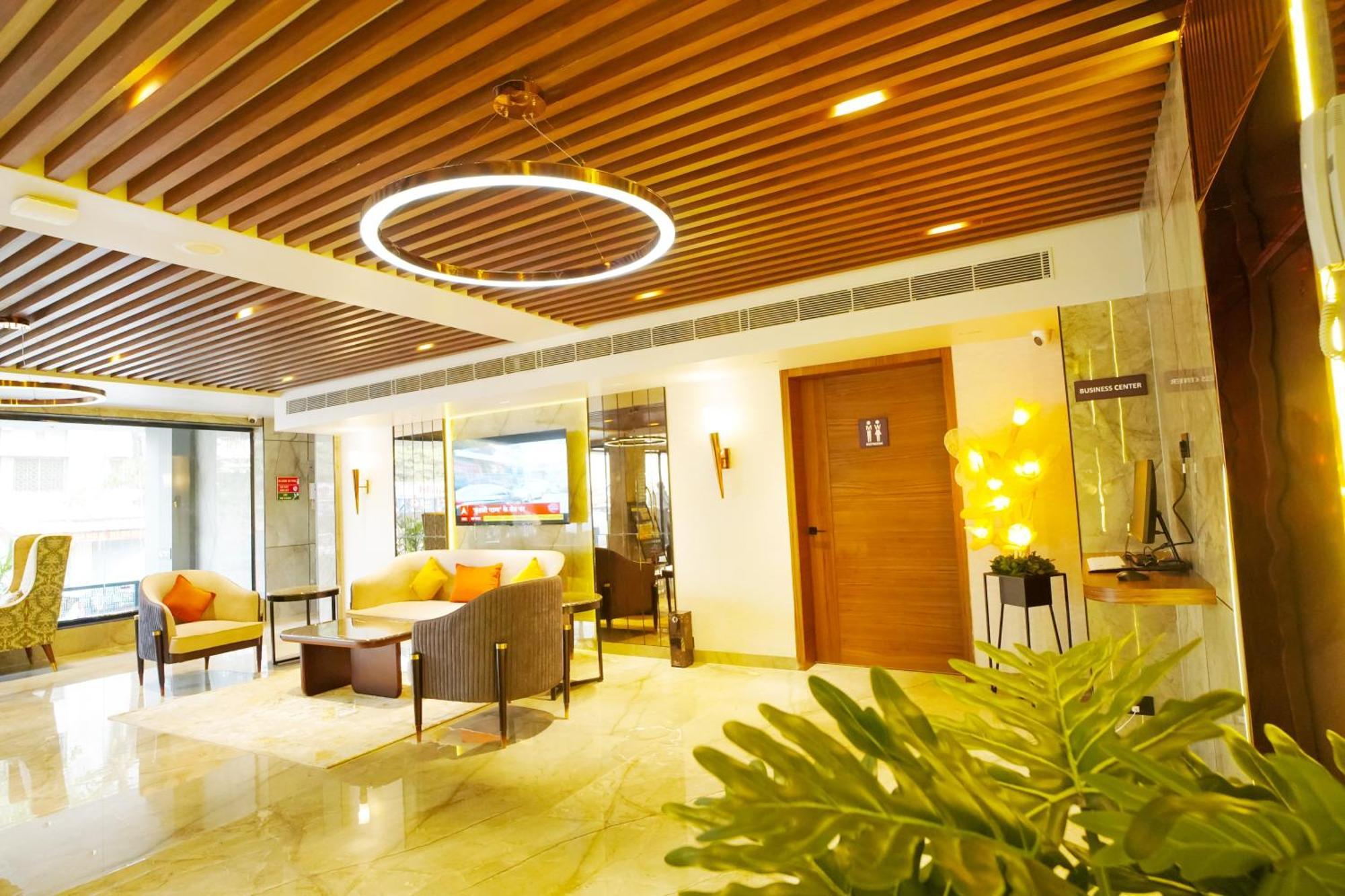 Ishaan Sarovar Portico Диогар Екстериор снимка