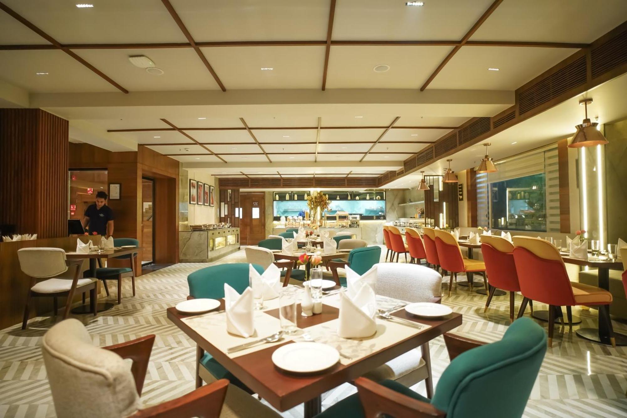 Ishaan Sarovar Portico Диогар Екстериор снимка
