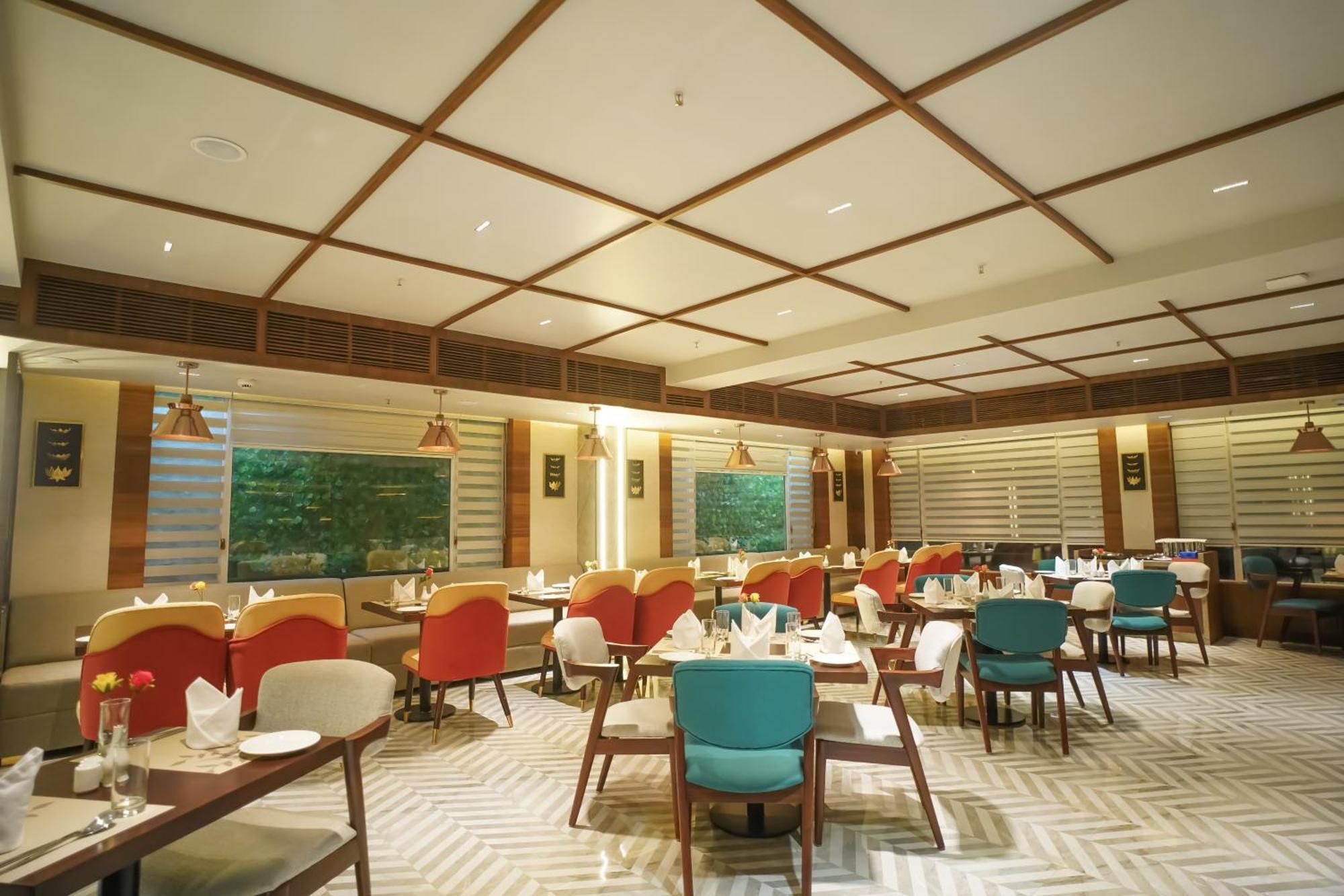 Ishaan Sarovar Portico Диогар Екстериор снимка