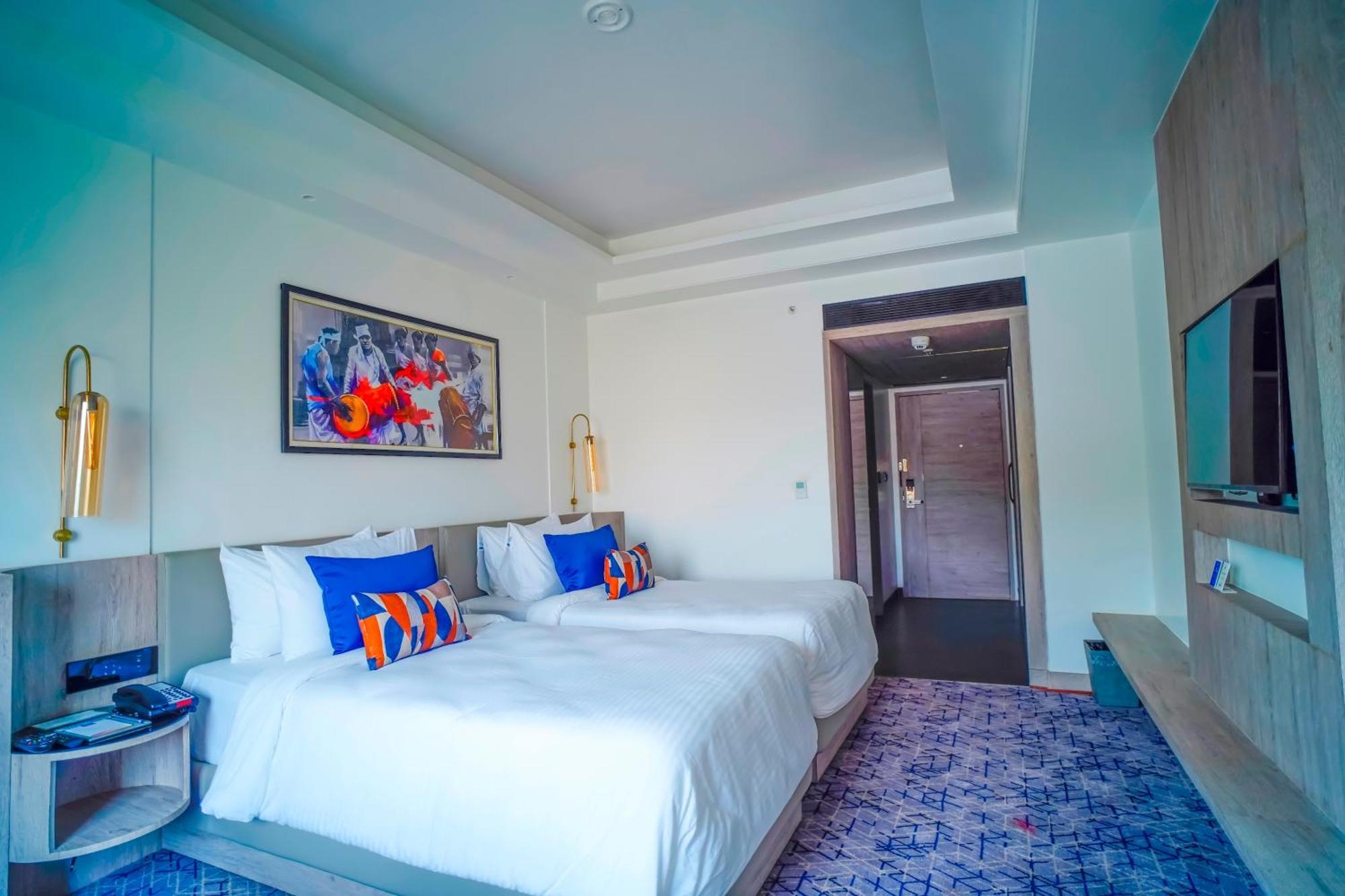 Ishaan Sarovar Portico Диогар Екстериор снимка