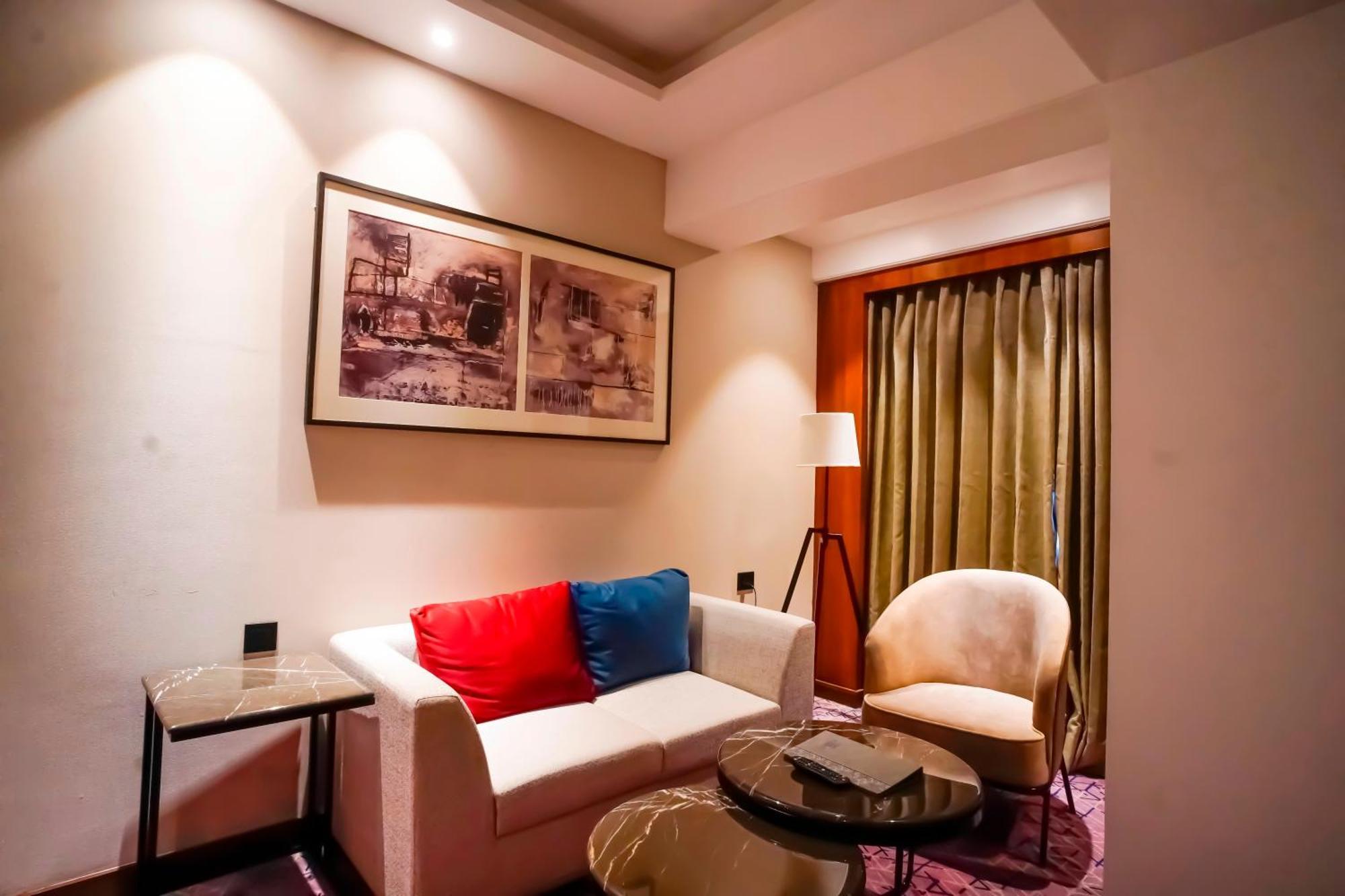 Ishaan Sarovar Portico Диогар Екстериор снимка