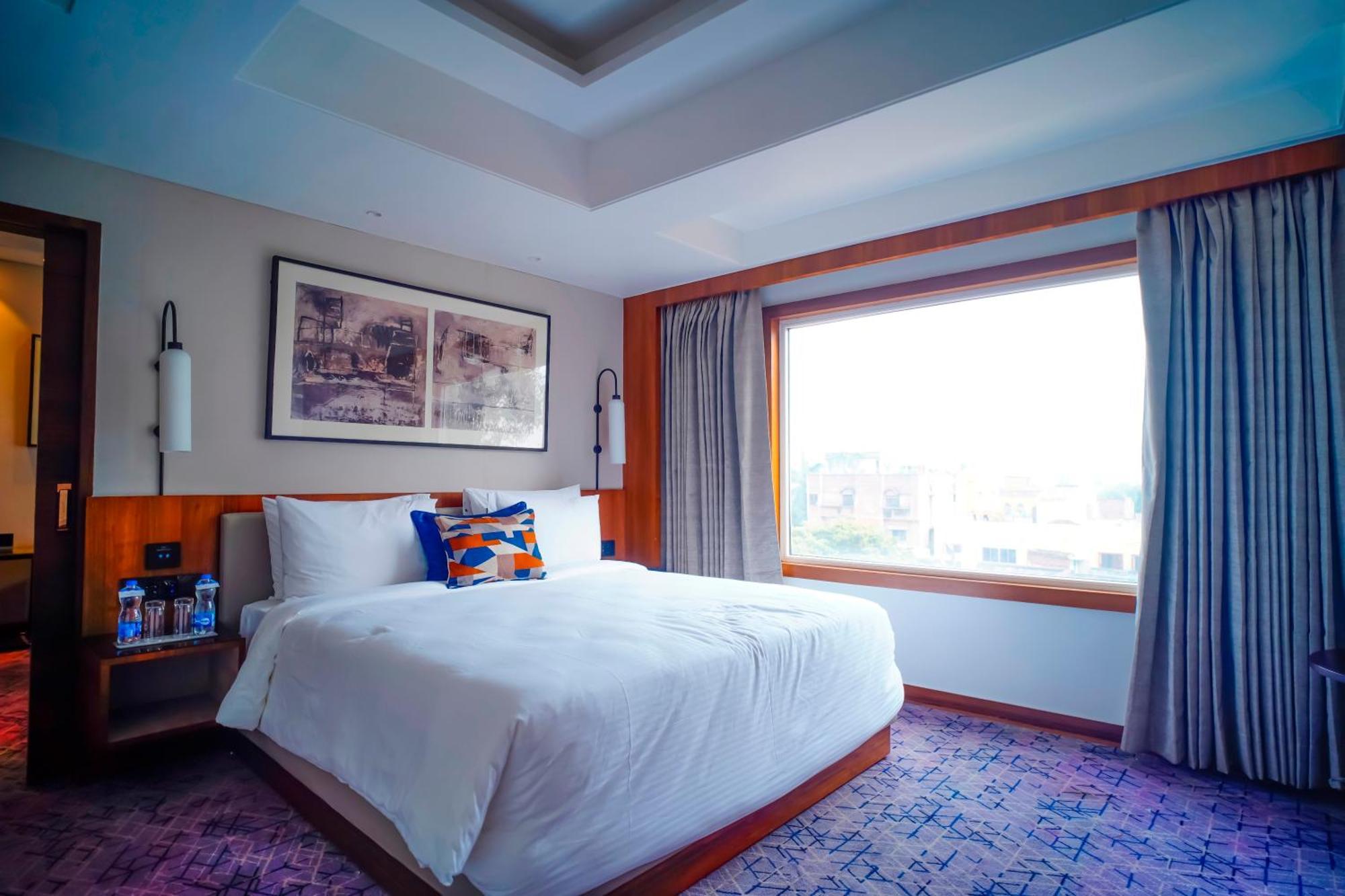 Ishaan Sarovar Portico Диогар Екстериор снимка