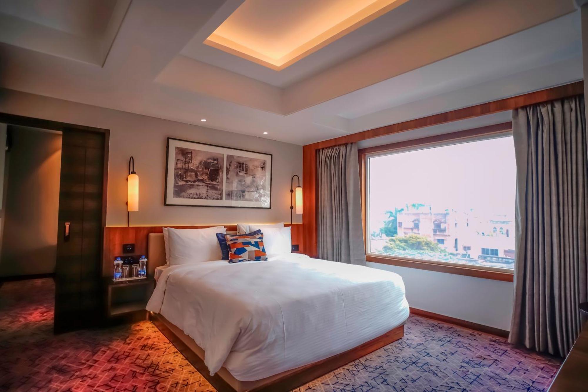 Ishaan Sarovar Portico Диогар Екстериор снимка