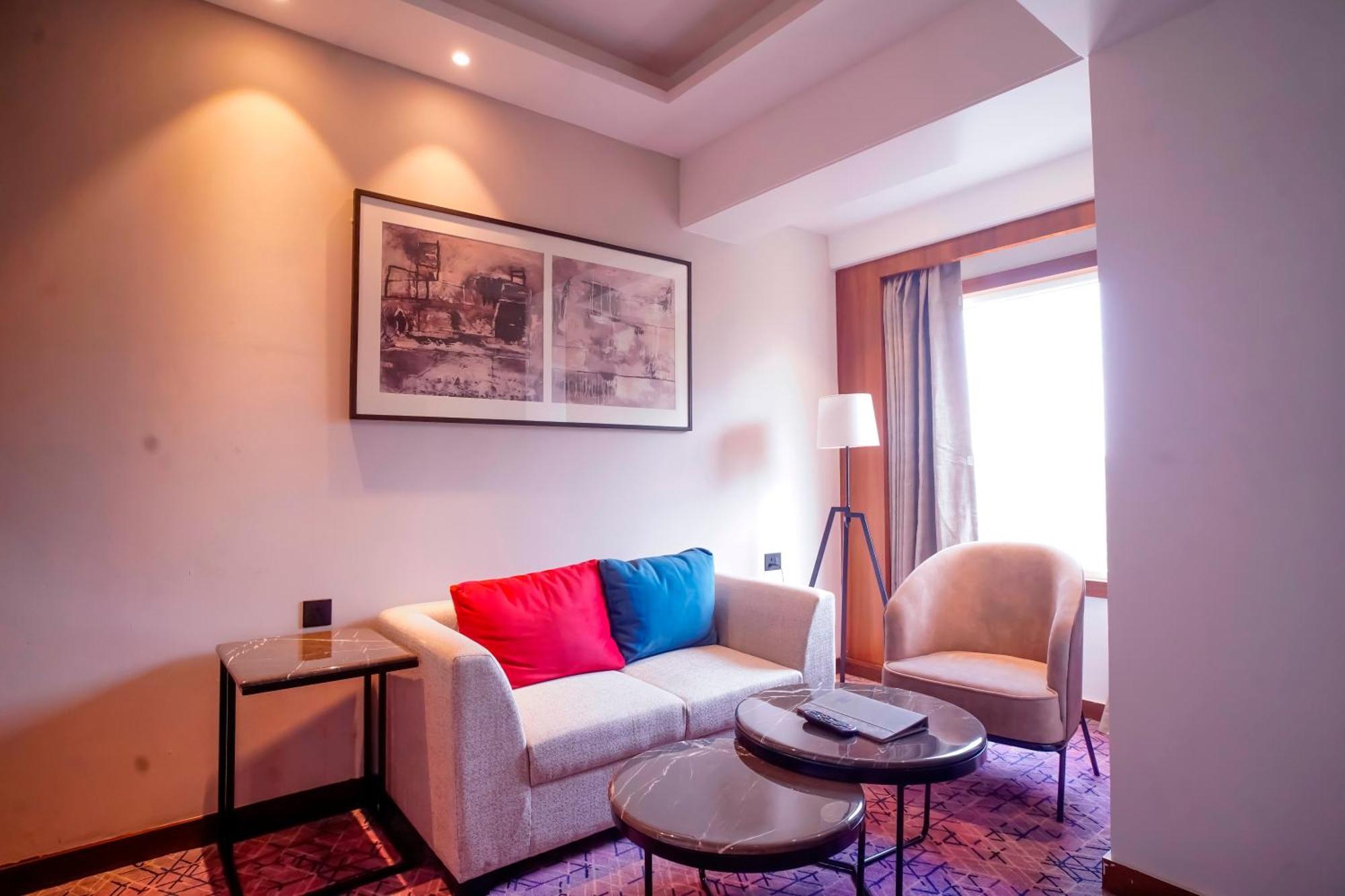 Ishaan Sarovar Portico Диогар Екстериор снимка