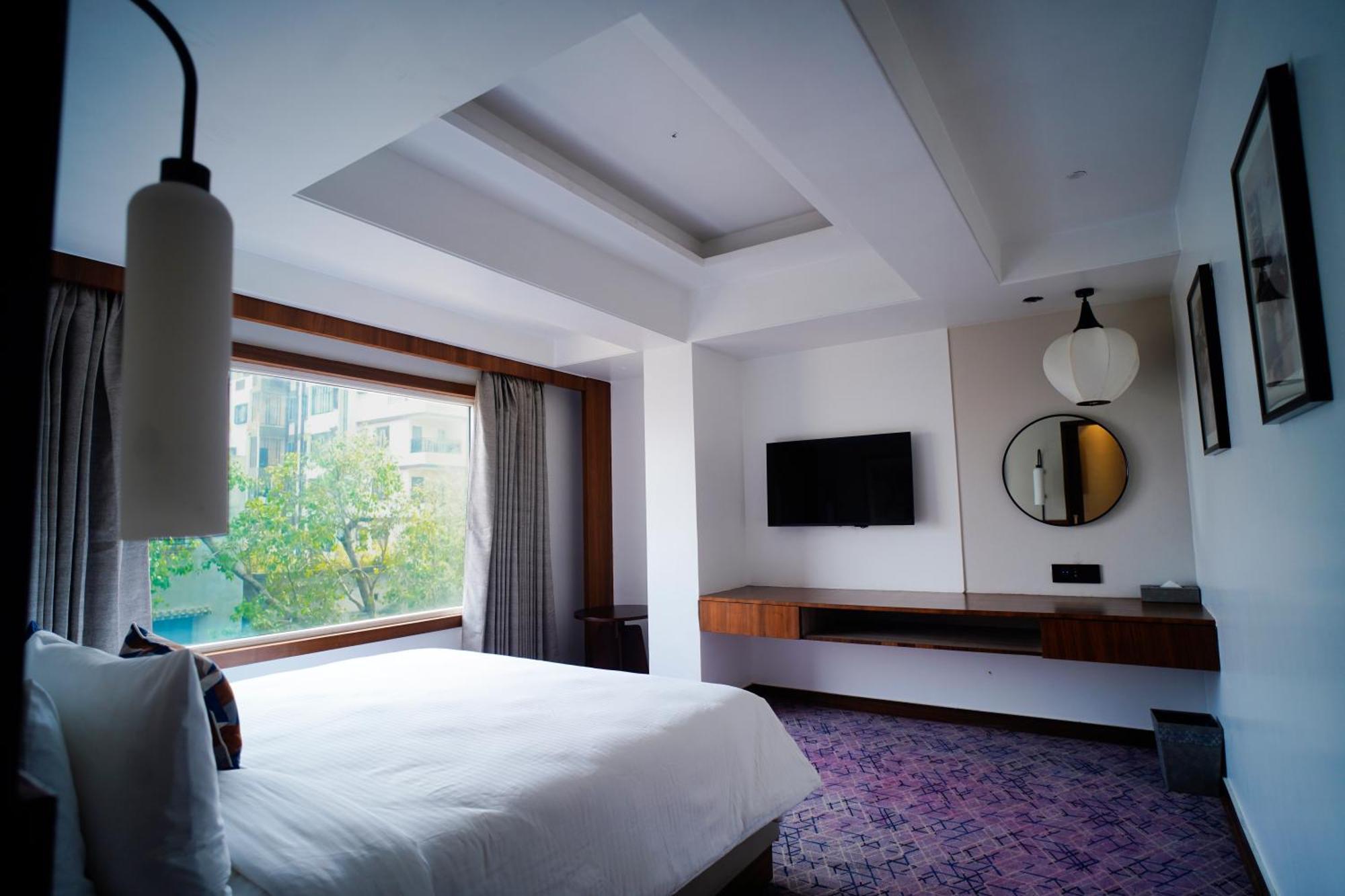 Ishaan Sarovar Portico Диогар Екстериор снимка