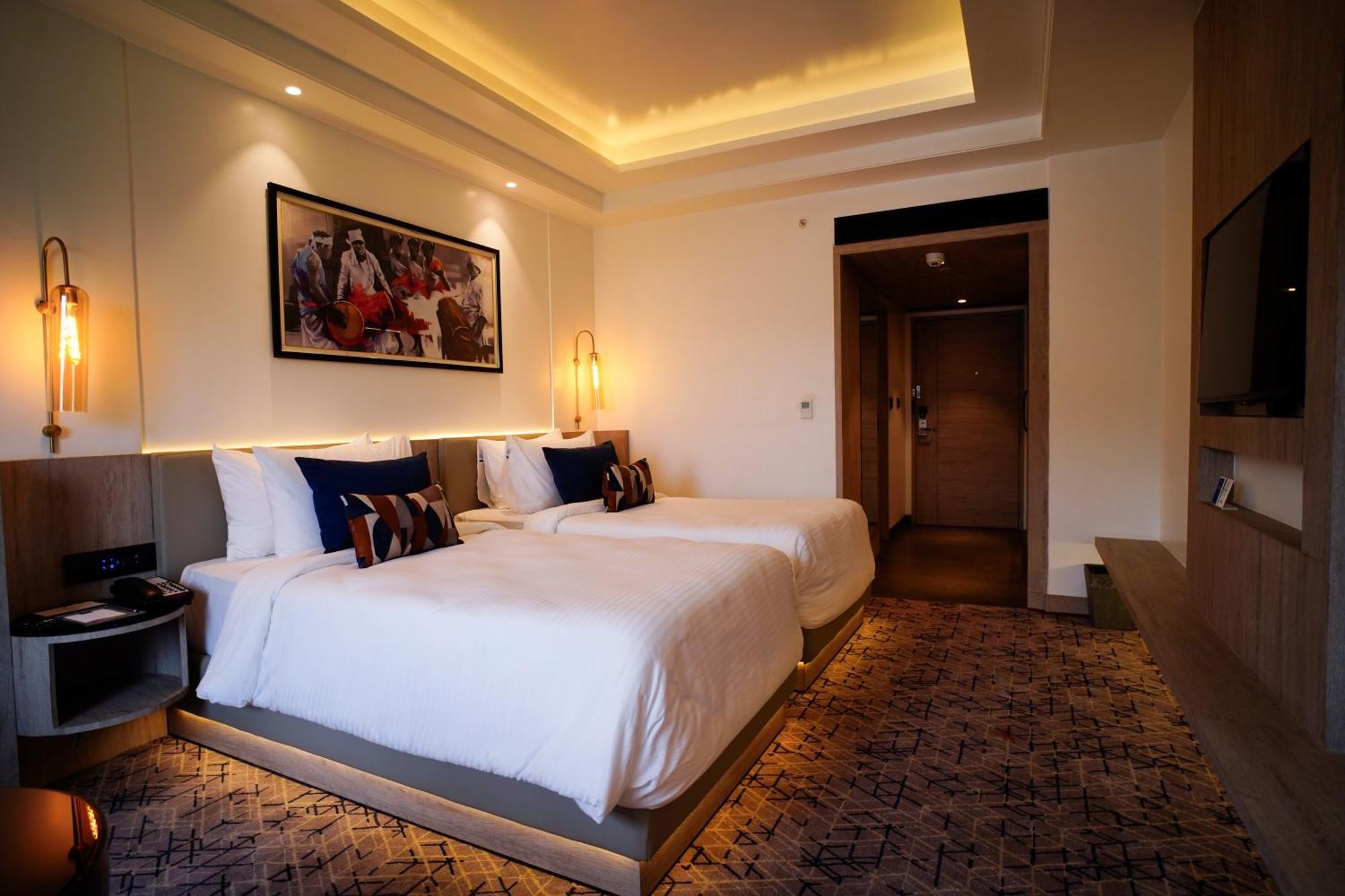 Ishaan Sarovar Portico Диогар Екстериор снимка