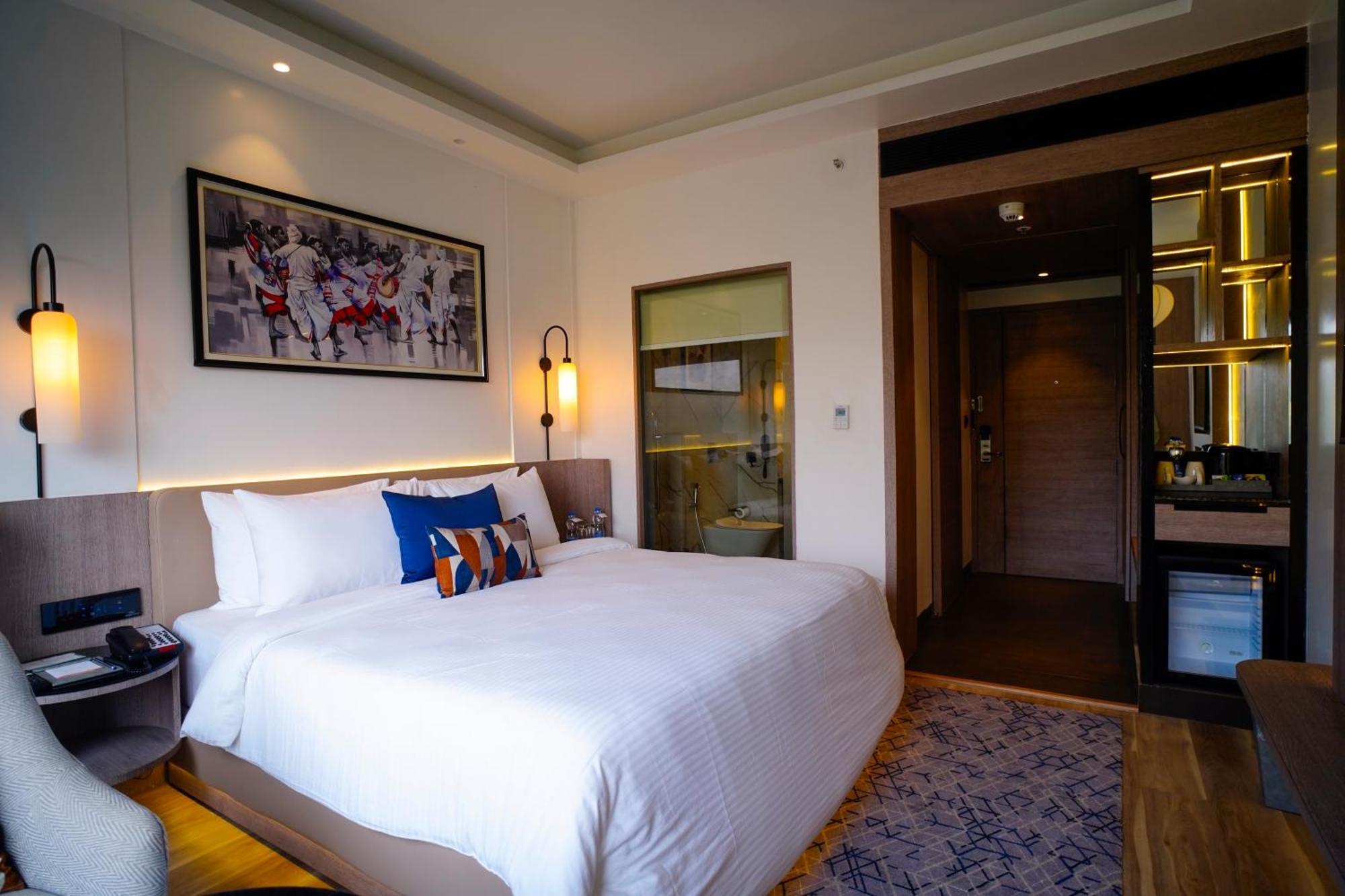 Ishaan Sarovar Portico Диогар Екстериор снимка