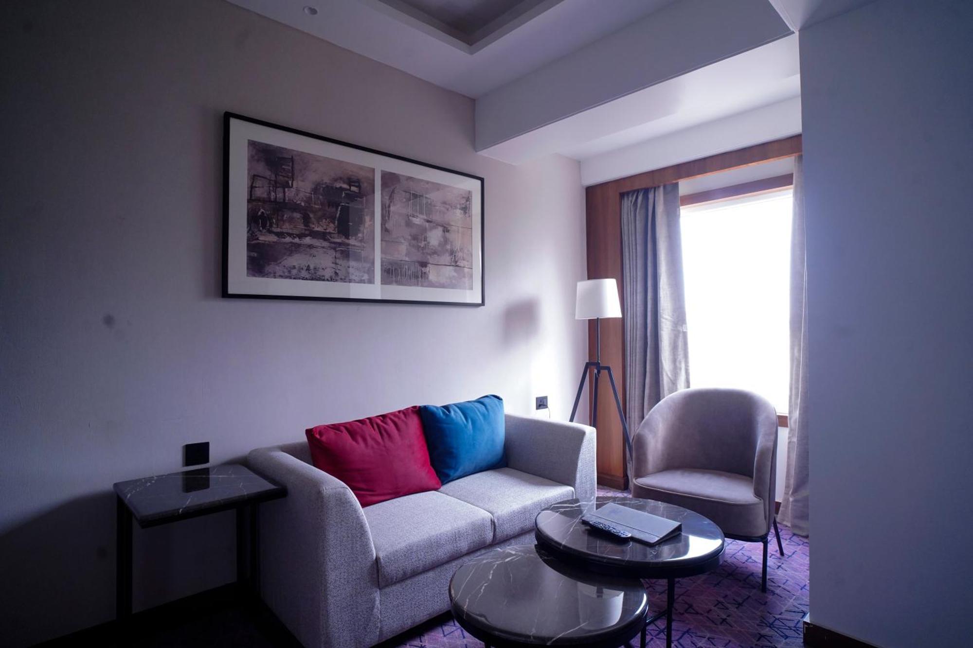Ishaan Sarovar Portico Диогар Екстериор снимка