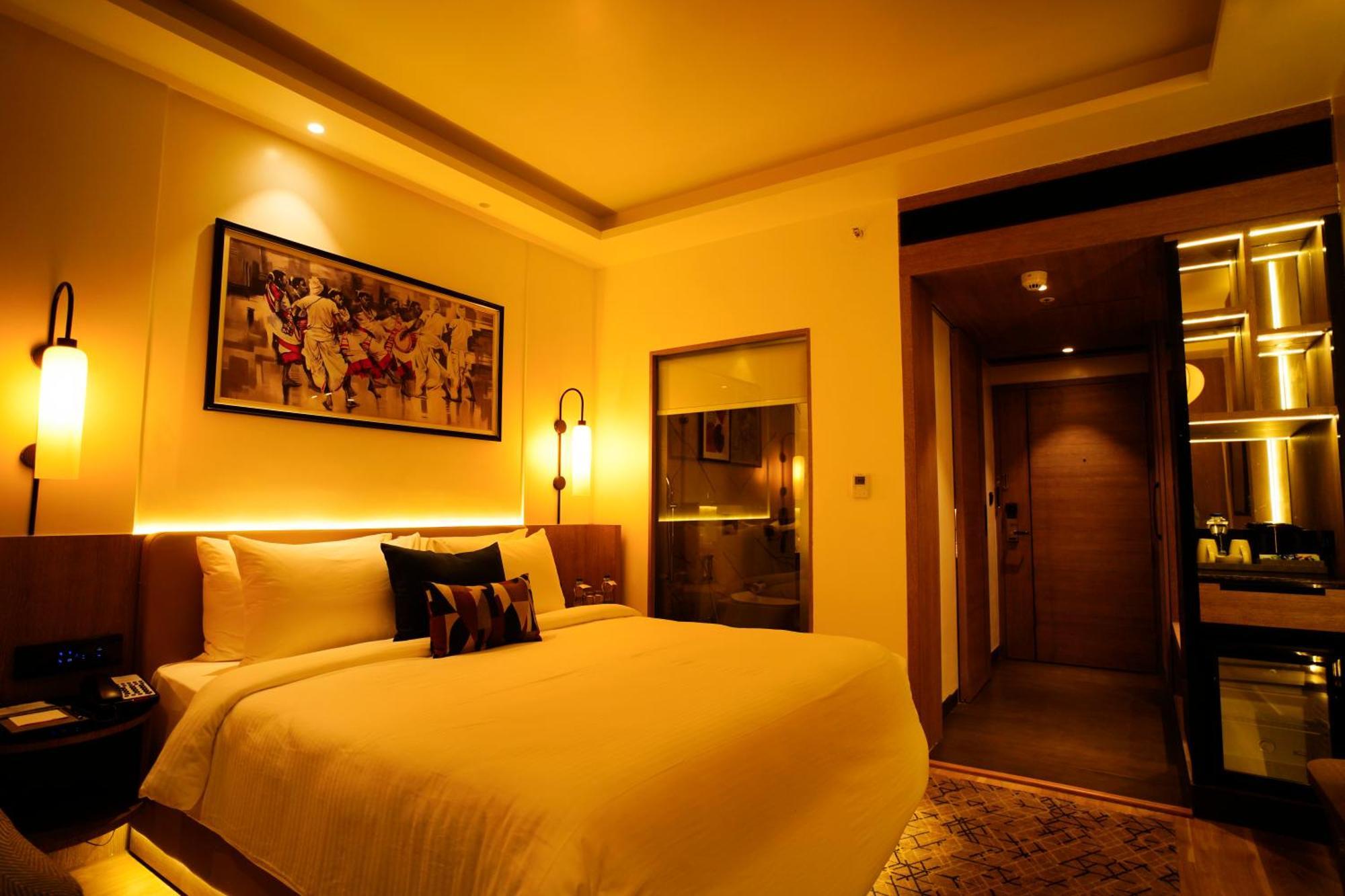 Ishaan Sarovar Portico Диогар Екстериор снимка